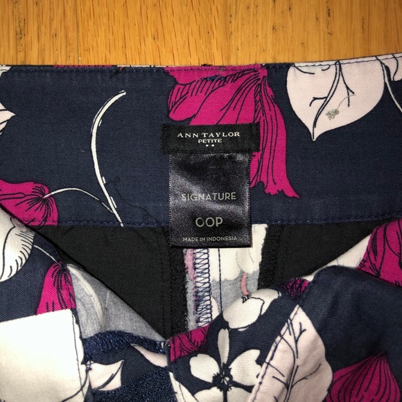 Ann Taylor dress shorts - Picture 3 of 4